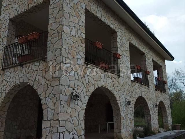 Casale in in affitto da privato a Lapio strada Prima Appia Antica, da privato, caminetto, sala da pranzo TrovaCasa