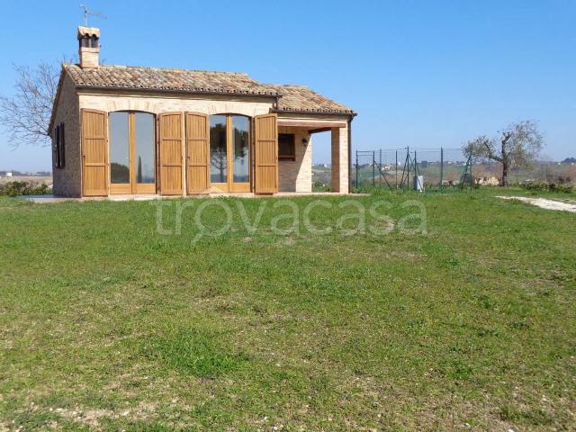 Casale in in affitto da privato a Treia contrada Carreggiano, da privato, riscaldamento autonomo, panoramica TrovaCasa