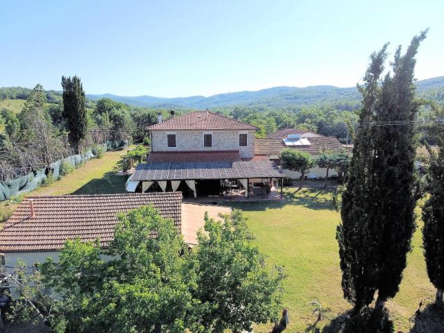Casale in stile rustico Toscano con annessi e terreno a vent. 500m² Monteverdi Marittimo