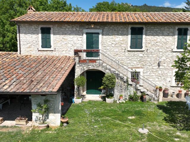 Casale In Pietra Dominante E Panoramico 260m² Guardea