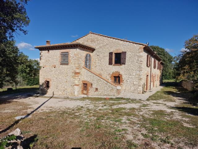 Casale In Pietra Posizione Dominante 450m² Amelia