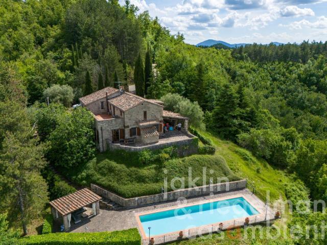 Casale in pietra restaurato con piscina nel nord dell'Umbria 318m² Pietralunga