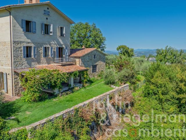 Casale in pietra ristrutturato in vendita nei pressi di Umbe. 255m² Umbertide