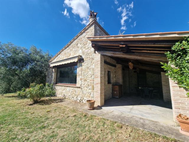 Casale in pietra unico livello con oliveto 80m² Amelia