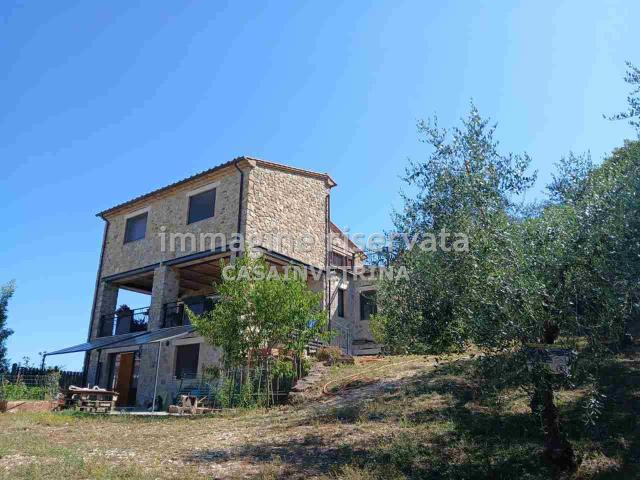 CASALE in VENDITA a MANCIANO POGGIO MURELLA di 5 vani
