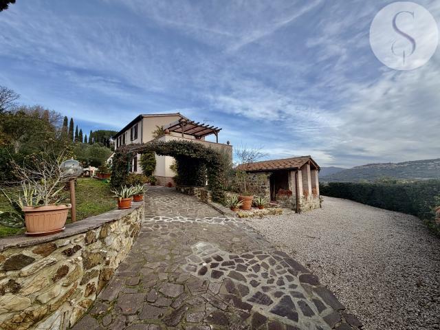 CASALE in VENDITA a MASSA MARITTIMA di 6 vani