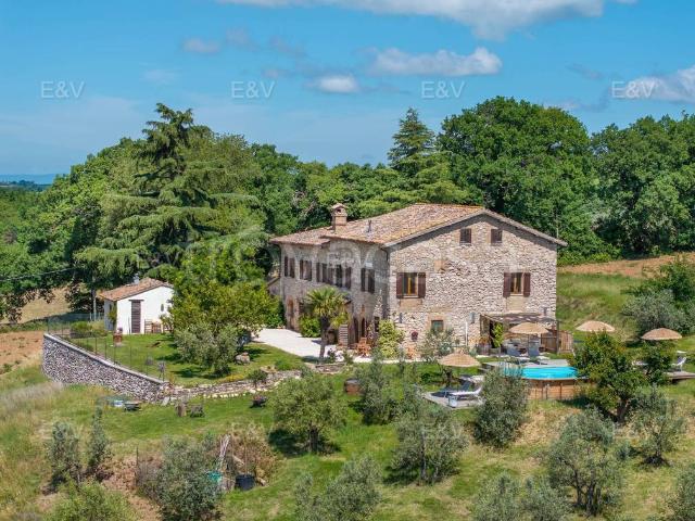 Casale in vendita a Massa Martana