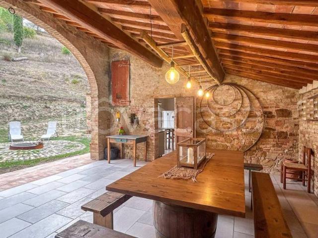 Casale in vendita a Montalcino
