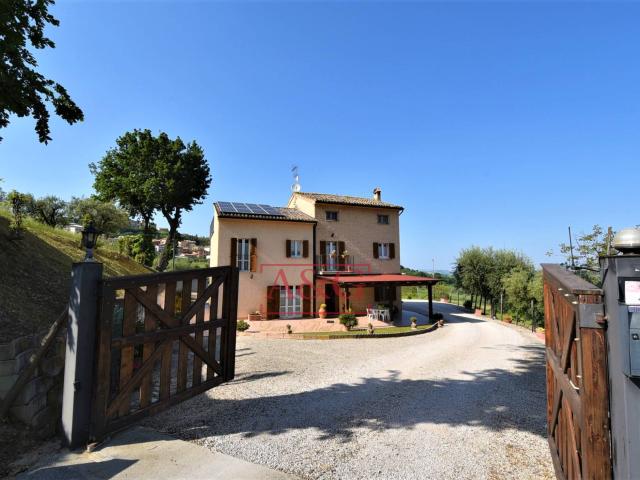 Casale in vendita a Montappone, Campagna