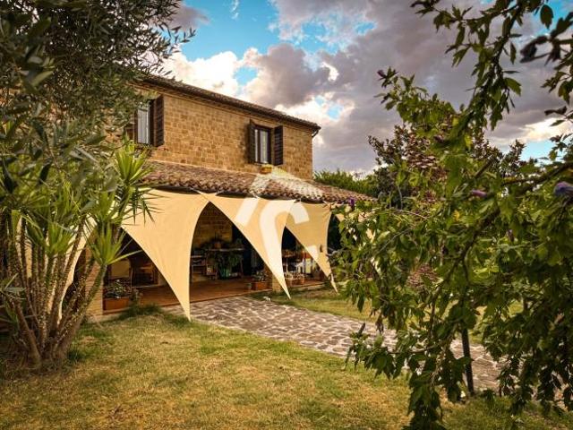 Casale in vendita a Monte Roberto