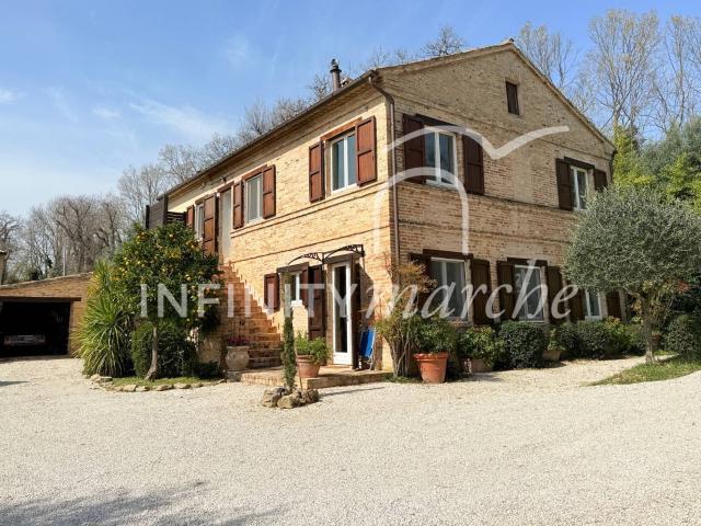 Casale in vendita a Montecosaro, Campagna 250m² Montecosaro