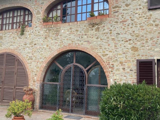 CASALE in VENDITA a MONTELUPO FIORENTINO di 15 vani