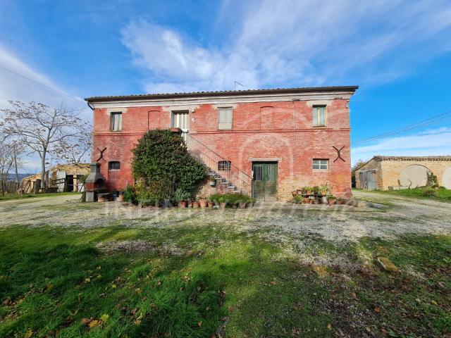 Casale in vendita a Montelupone, Campagna 502m² Montelupone