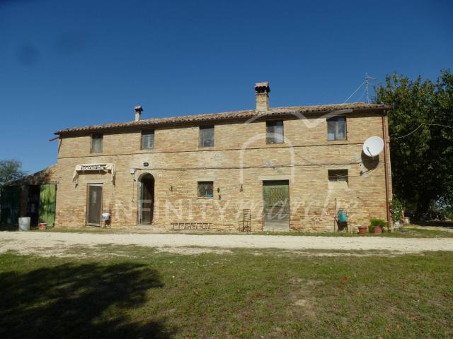 Casale in vendita a Montelupone, Campagna 747m² Montelupone