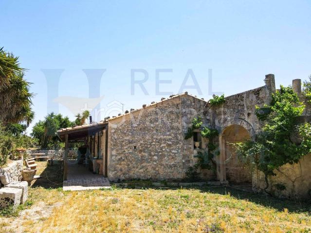 Casale in vendita a Noto via Tommaso Fazello, 228