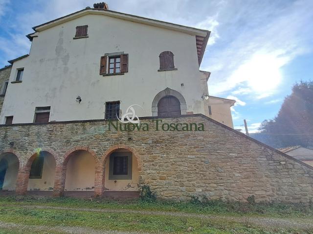 CASALE in VENDITA a AREZZO VITIANO di 16 vani