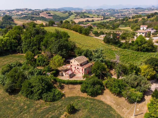 Casale in vendita a Belmonte Piceno, Campagna