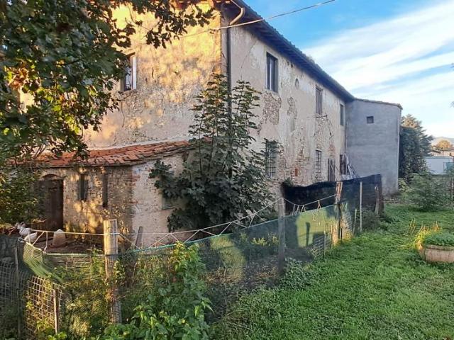 CASALE in VENDITA a BORGO SAN LORENZO BORGO SAN LORENZO di 10 vani