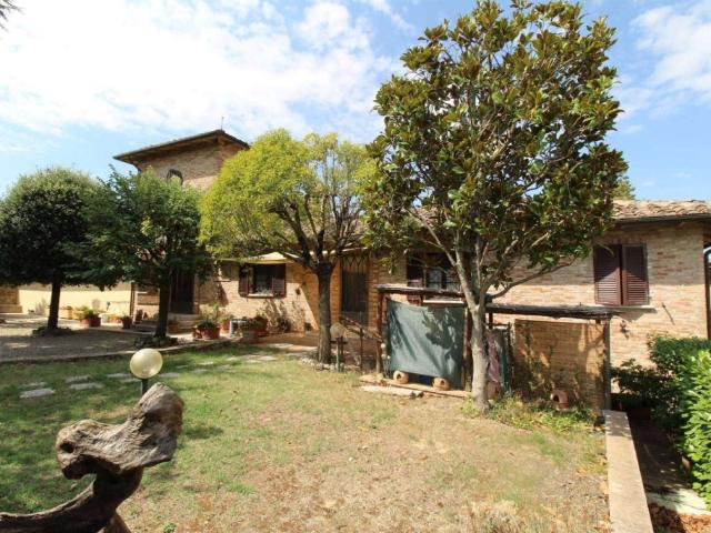 Casale in vendita a Castelnuovo Berardenga