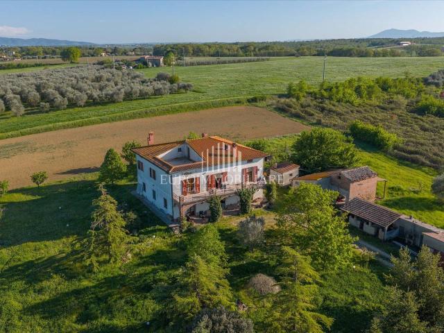 Casale in vendita a Castiglione Del Lago