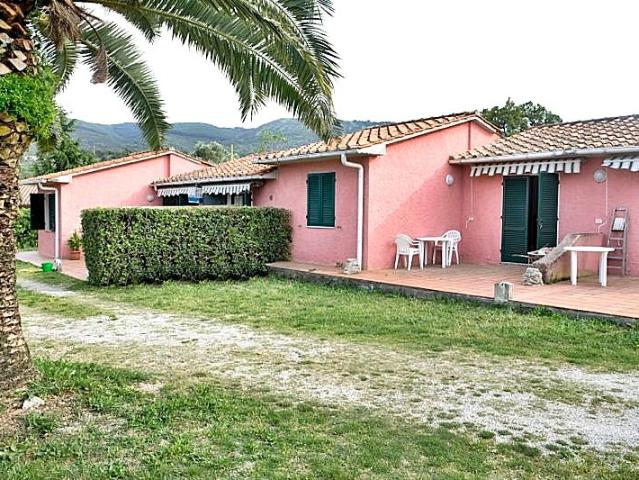 CASALE in VENDITA a CAPOLIVERI di 12 vani