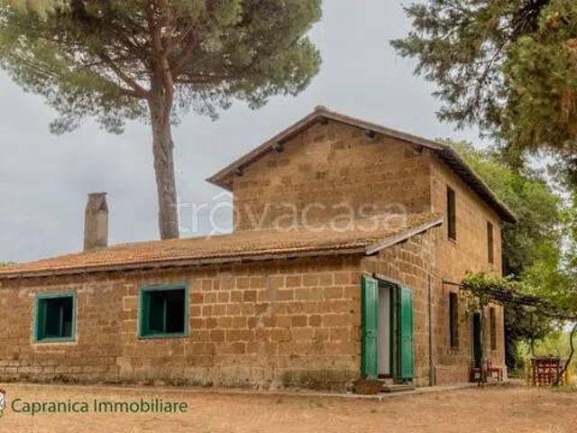 Casale in vendita a Capranica