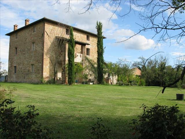 CASALE in VENDITA a CETONA di 13 vani