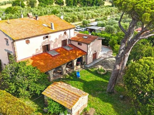 Casale in vendita a Collemezzano Alto Cecina 359 mq Rif: 1328649