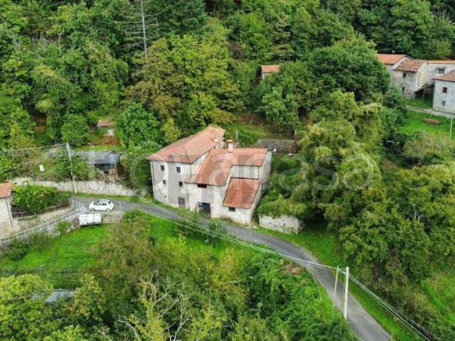 Casale in vendita a Comano via Scanderaruola, snc