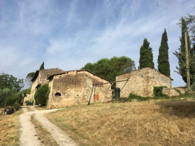 CASALE in VENDITA a FIESOLE COMPIOBBI di 50 vani