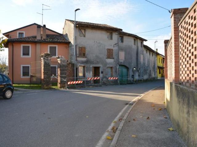 Casale in vendita a Gonars
