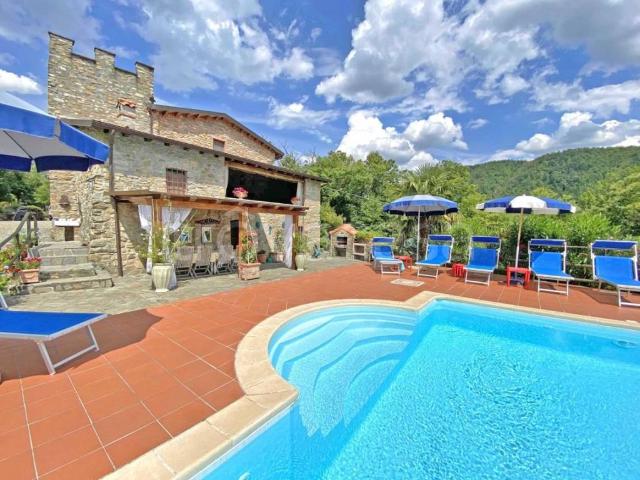 Casale in vendita a Licciana Nardi via Val d'Enza