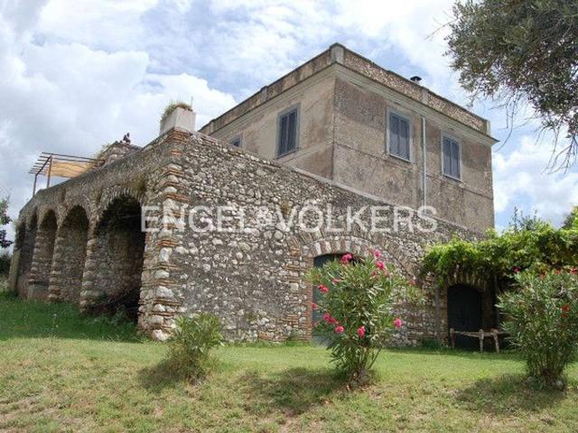 Casale in vendita a Palombara Sabina