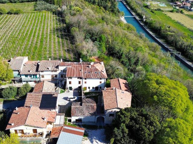 Casale in vendita a Pastrengo