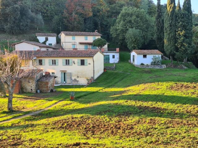 CASALE in VENDITA a PESCIA pescia