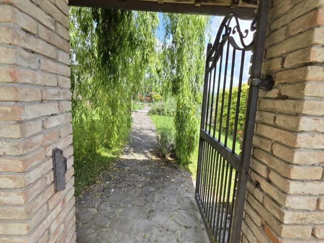 Casale in vendita a Perugia