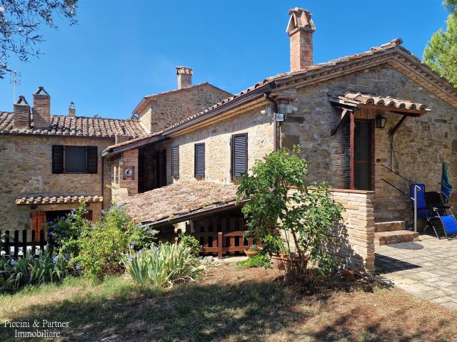 Casale in vendita a Perugia, Colle Umberto, Monte Tezio. 270m² Perugia