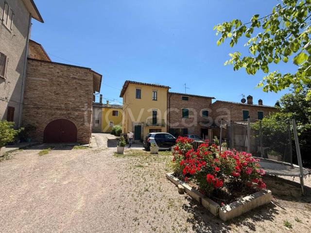 Casale in vendita a Perugia, Fontignano
