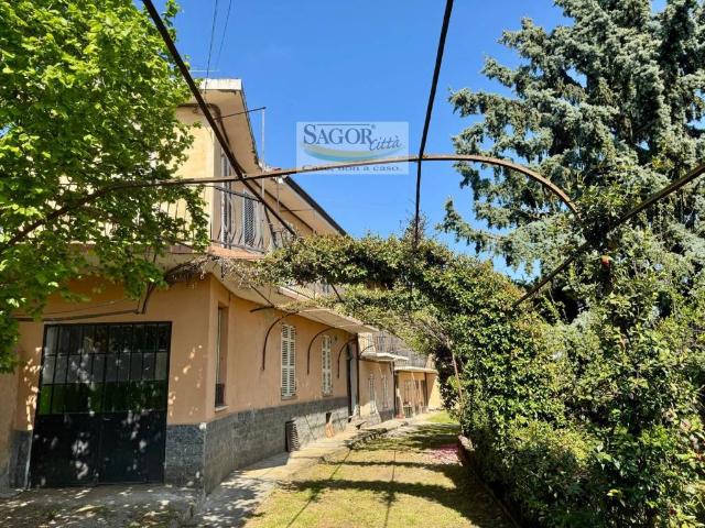 Casale in vendita a Pinerolo via Maestra Riva, 136, Riva Di Pinerolo