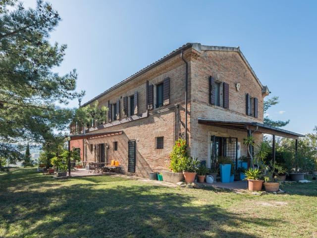 Casale in vendita a Staffolo, Coste 400m² Staffolo