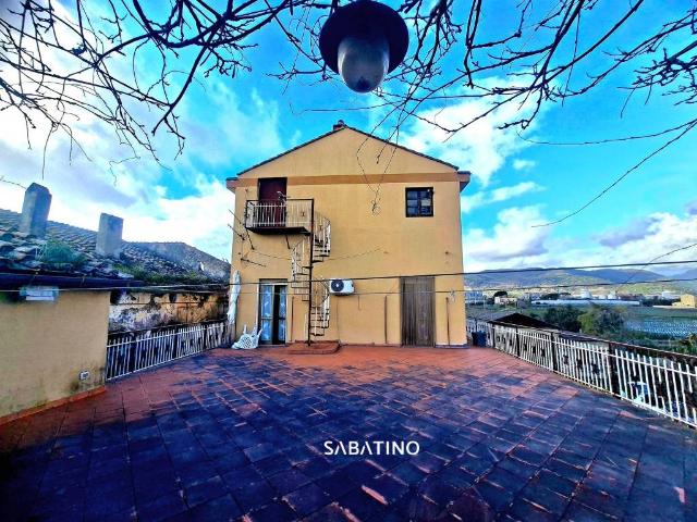 Casale in vendita a Salerno, Zona Industriale San Leonardo