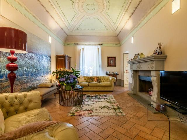 Casale in vendita a San Casciano Cascina in Ottimo composto da 9vani