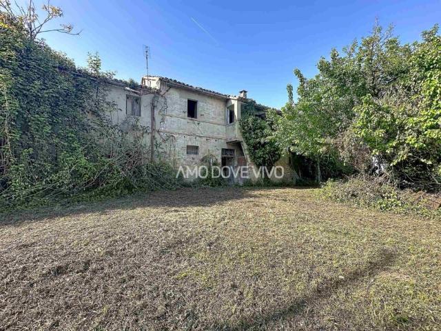 Casale in vendita a San Costanzo