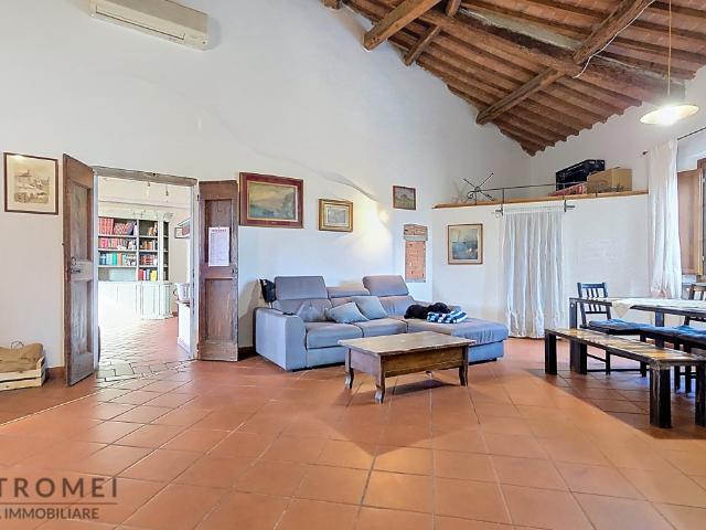 CASALE in VENDITA a SANTA CROCE SULL'ARNO di 11 vani