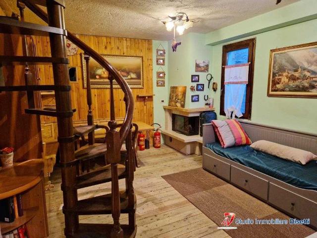 Casale in Vendita a Saviore dell'Adamello Via Zendrini