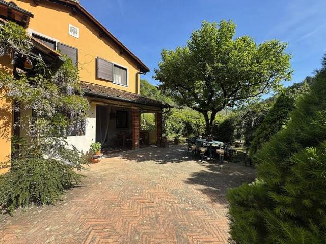 Casale in vendita a Vaiano