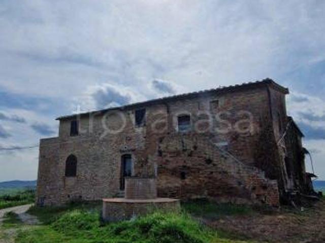 Casale in vendita ad Asciano