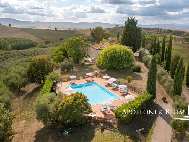 Casale Orfeo con piscina, cantina e vigneti, Montalcino 530m² Montalcino