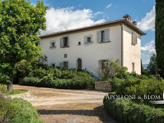 Casale Mezzajolo da completare, in borgo, Cortona Toscana 260m² Cortona
