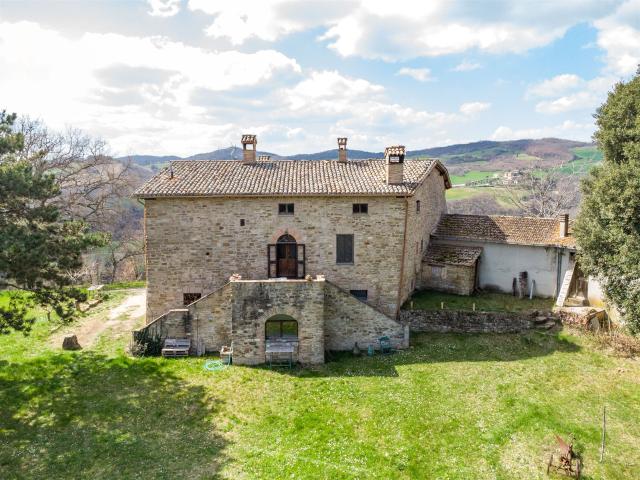 Casale storico con fortificazione del Xv secolo, 460m² Gubbio
